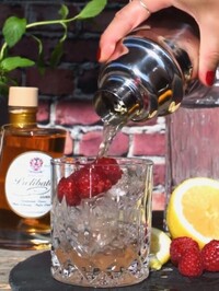 Cocktails mit hellem Balsamico-Essig mixen