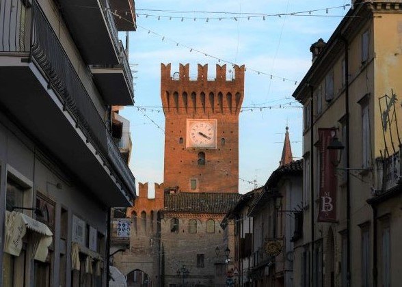 Torrione di Spilamberto: mittelalterlicher Turm in Spilamberto